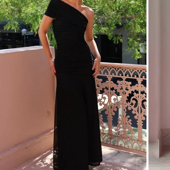 Velessy Dresses & Skirts - Size XL Elegant Effortless Black One-Shoulder Ruched Stretch Maxi Evening Dress